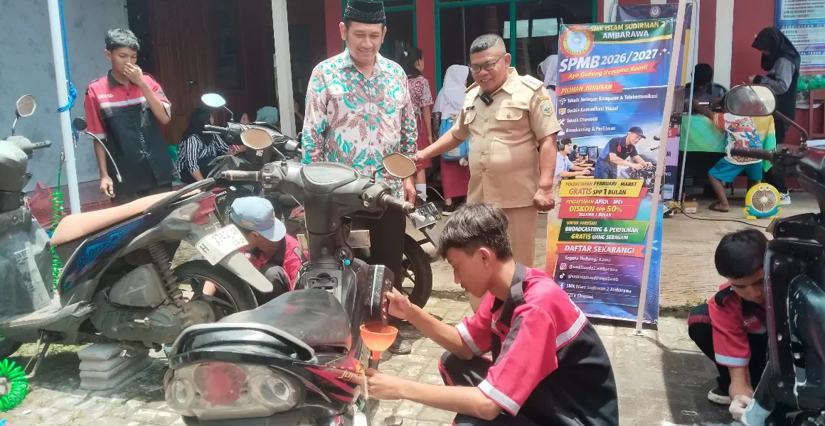 Berkah Ramadan Siswa SMK Ambarawa Beri Servis Oli Gratis Jelang Lebaran